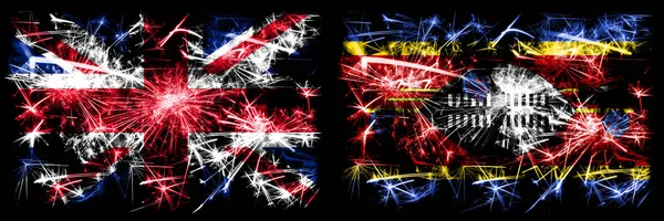 Gran Bretaña, Reino Unido vs Swazilandia, Swazilandia celebración de Año Nuevo viajes chispeantes banderas de fuegos artificiales concepto de fondo. Combinación de dos banderas de estados abstractos . —  Fotos de Stock