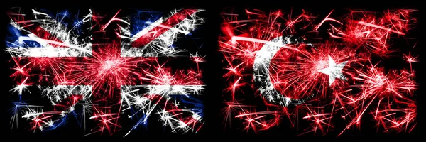 Großbritannien, Vereinigtes Königreich vs Türkei, türkische Neujahrsfeier Reise funkelnden Feuerwerk Flaggen Konzept Hintergrund. Kombination aus zwei abstrakten Staaten Flaggen. — Stockfoto