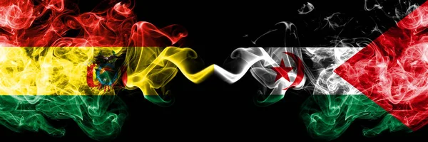 ボリビア、ボリビア対サフラウィ煙霧の州旗が並んで配置されます。コンセプトとアイデア厚い色の絹のような抽象的な煙のフラグ — ストック写真