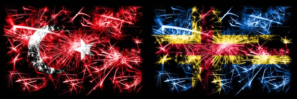 Truthahn, türkisch vs aland Neujahrsfeier funkelnden Feuerwerk Flaggen Konzept Hintergrund. Kombination aus zwei abstrakten Staaten Flaggen. — Stockfoto