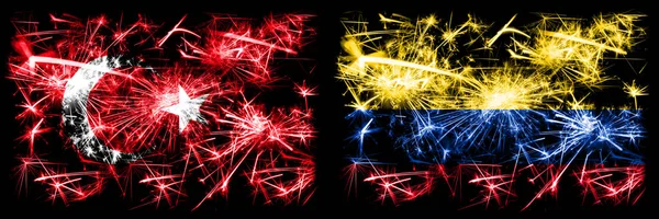 Türkei, Türkisch vs Kolumbien, kolumbianische Neujahrsfeier funkelnden Feuerwerk Flaggen Konzept Hintergrund. Kombination aus zwei abstrakten Staaten Flaggen. — Stockfoto