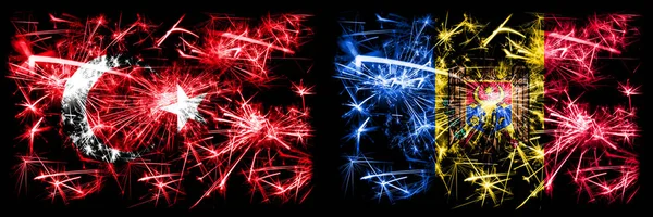 Turquía, Turquía vs Moldavia, celebración del Año Nuevo moldavo brillante banderas de fuegos artificiales concepto de fondo. Combinación de dos banderas de estados abstractos . — Foto de Stock