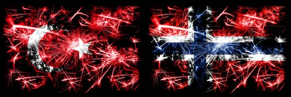 Türkei, türkisch vs norwegisch, norwegische Neujahrsfeier funkelnden Feuerwerk Flaggen Konzept Hintergrund. Kombination aus zwei abstrakten Staaten Flaggen. — Stockfoto