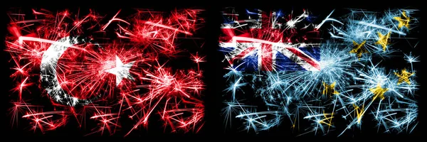 Türkei, türkisch vs tuvalu, tuvaluan Neujahrsfeier funkelnden Feuerwerk Flaggen Konzept Hintergrund. Kombination aus zwei abstrakten Staaten Flaggen. — Stockfoto