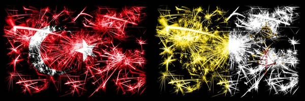 Turecko, turecké vs Vatikán město Nový rok oslavy jiskřivé ohňostroje vlajky koncept pozadí. Kombinace dvou abstraktních stavových příznaků. — Stock fotografie
