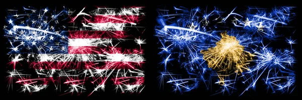 Estados Unidos da América, EUA vs Kosovo, Sérvia celebração de Ano Novo fogos de artifício espumantes bandeiras fundo conceito. Combinação de duas bandeiras de estados abstratos . — Fotografia de Stock