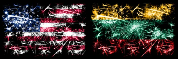Stany Zjednoczone Ameryki, Usa vs Litwa, litewski Nowy Rok świętowania musujące fajerwerki flagi tle koncepcji. Połączenie dwóch flag stanów abstrakcyjnych. — Zdjęcie stockowe