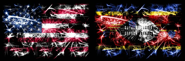 Verenigde Staten van Amerika, Usa vs Swaziland, Swazi Nieuwjaar viering sprankelend vuurwerk vlaggen concept achtergrond. Combinatie van twee abstracte vlaggen. — Stockfoto