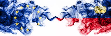 Eu, Avrupa Birliği Liechtenstein 'e karşı, Lihtenştayn yan yana yerleştirilmiş dumanlı mistik bayraklar. Kalın renkli ipeksi soyut duman bayrakları kombinasyonu