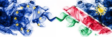 Eu, Avrupa Birliği Namibya 'ya karşı, Namibya' nın yanyana yerleştirilmiş dumanlı mistik bayrakları. Kalın renkli ipeksi soyut duman bayrakları kombinasyonu