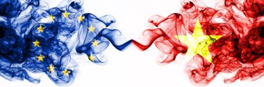 Eu, Avrupa Birliği Vietnam 'a karşı, Vietnam' ın dumanlı mistik bayrakları yan yana. Kalın renkli ipeksi soyut duman bayrakları kombinasyonu