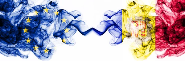 Eu, Europese Unie vs Andorra, Andorrese rokerige mystieke vlaggen naast elkaar geplaatst. Dikke gekleurde zijdeachtige abstracte rookvlaggen combinatie — Stockfoto