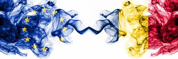 Eu, European Union vs Chad, Tsjadische rokerige mystieke vlaggen naast elkaar geplaatst. Dikke gekleurde zijdeachtige abstracte rookvlaggen combinatie — Stockfoto