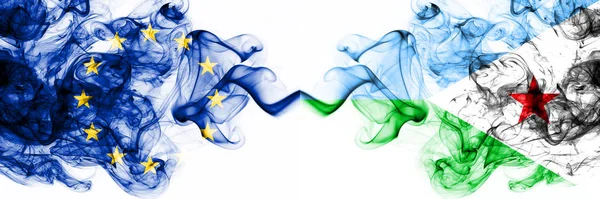 Eu, Europese Unie vs Djibouti rokerige mystieke vlaggen naast elkaar geplaatst. Dikke gekleurde zijdeachtige abstracte rookvlaggen combinatie — Stockfoto