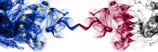 Europa, Europeiska unionen mot Qatar, Qatari rökiga mystiska flaggor placerade sida vid sida. Tjock färgad silkeslen abstrakt rök flaggor kombination — Stockfoto