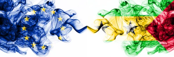 Europa, Europeiska unionen mot São Tomé och Príncipe rökiga mystiska flaggor placerade sida vid sida. Tjock färgad silkeslen abstrakt rök flaggor kombination — Stockfoto