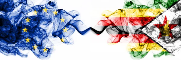 Europa, Europeiska unionen mot Zimbabwe, Zimbabwes rökiga mystiska flaggor placerade sida vid sida. Tjock färgad silkeslen abstrakt rök flaggor kombination — Stockfoto