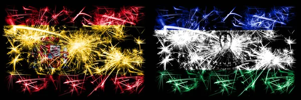 Espanhol vs Lesoto celebração Ano Novo fogos de artifício espumantes bandeiras fundo conceito. Combinação de duas bandeiras de estados abstratos . — Fotografia de Stock
