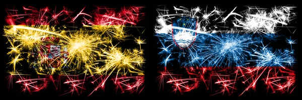 Espanhol vs Eslovénia, celebração do Ano Novo esloveno fogos de artifício espumantes bandeiras fundo conceito. Combinação de duas bandeiras de estados abstratos . — Fotografia de Stock