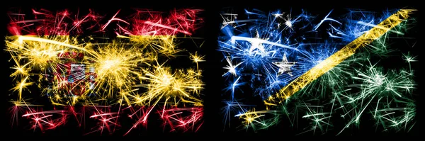 Hiszpański vs Wyspy Salomona Nowy Rok świętować musujące fajerwerki flagi tle koncepcji. Połączenie dwóch flag stanów abstrakcyjnych. — Zdjęcie stockowe