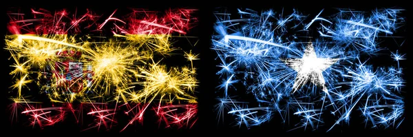 Spanisch vs somalia, somalische Neujahrsfeier funkelndes Feuerwerk Flaggen Konzept Hintergrund. Kombination aus zwei abstrakten Staaten Flaggen. — Stockfoto