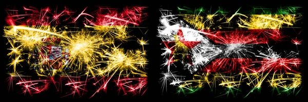 Španělština vs Zimbabwe, Zimbabwský Nový rok oslavy jiskřící zábavní pyrotechnika vlajky koncept pozadí. Kombinace dvou abstraktních stavových příznaků. — Stock fotografie