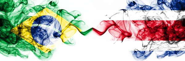 Brazília, brazil vs Costa Rica füstös misztikus zászlók egymás mellett. Vastag színű selymes elvont füst zászlók kombinációja — Stock Fotó