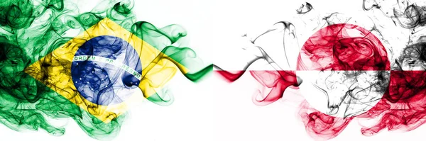 Brasile, Brasile vs Groenlandia bandiere mistiche fumose affiancate. Combinazione di bandiere di fumo astratte spesse colorate e setose — Foto Stock