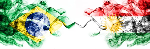 Brasile, Brasile contro Kurdistan, bandiere mistiche fumose curde affiancate. Combinazione di bandiere di fumo astratte spesse colorate e setose — Foto Stock
