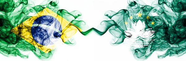 Βραζιλία, Βραζιλία εναντίον Μακάο, Κίνα καπνιστή μυστικιστική σημαίες τοποθετούνται δίπλα-δίπλα. Πυκνό χρώμα μεταξένια αφηρημένες σημαίες καπνού συνδυασμό — Φωτογραφία Αρχείου