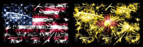 Estados Unidos da América vs Novo México celebração Ano Novo fogos de artifício cintilantes bandeiras fundo conceito. Combinação de duas bandeiras dos estados americanos . — Fotografia de Stock