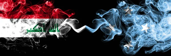 Irak Irak Gegen Mikronesien Mikronesische Rauchfahnen Nebeneinander Dicke Seidenrauchfahnen Zusammen — Stockfoto