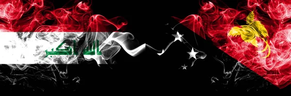 伊拉克 伊拉克对巴布亚新几内亚的烟熏神秘的旗帜并排放置 浓密的彩色丝质烟旗连在一起 — 图库照片