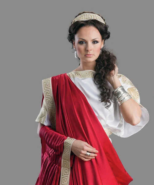 Rom kvinna i röd klänning — Stockfoto