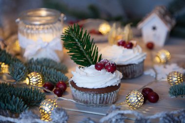 ahşap üzerine tatlı kek