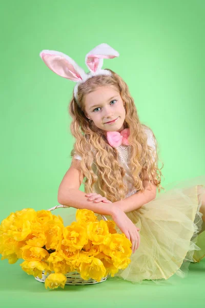 Meisje met bunny oren — Stockfoto