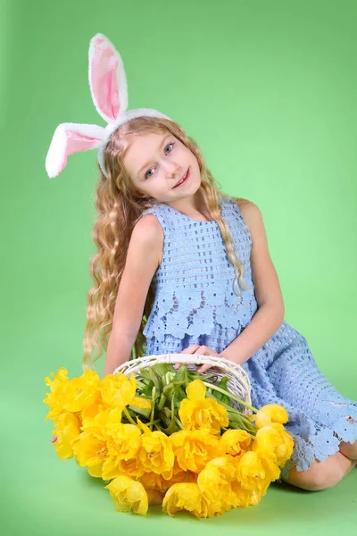 Meisje met bunny oren — Stockfoto