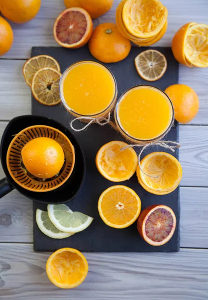Апельсин и клубника — стоковое фото