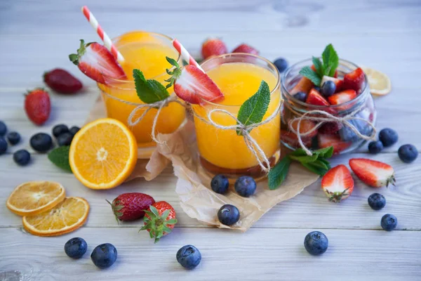 Naranja y fresa — Foto de Stock