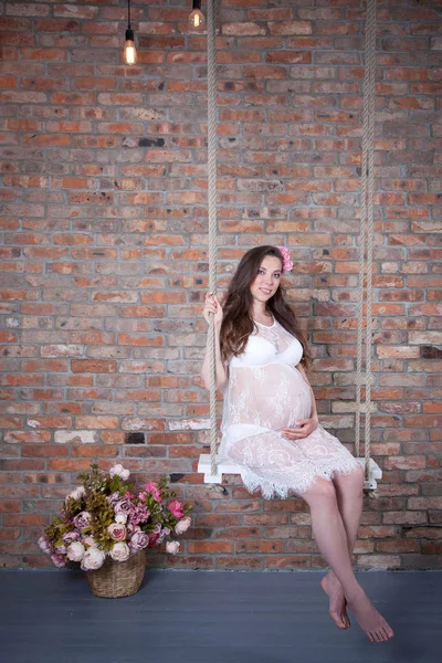 Mujer esperando al bebé —  Fotos de Stock