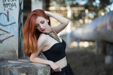 güzel kızıl saçlı kız 