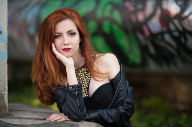 güzel kızıl saçlı kız 