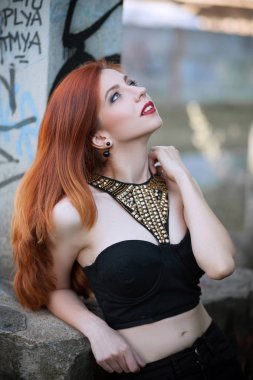 güzel kızıl saçlı kız 