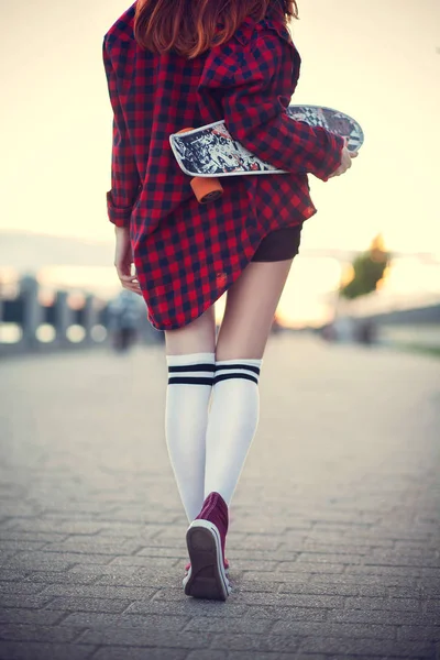 Girl with  skateboard — Stock Photo, Image