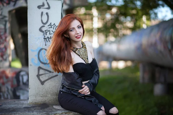 güzel kızıl saçlı kız 