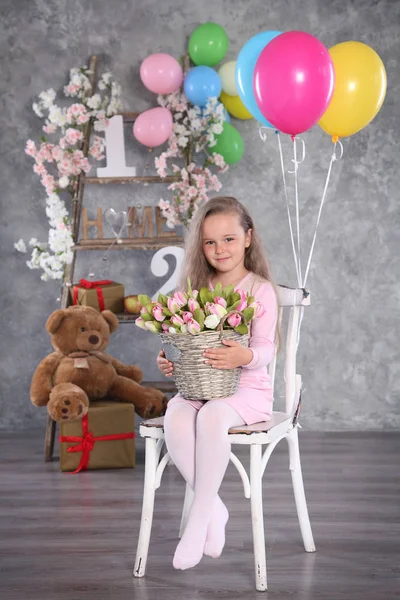 Dívka na narozeninovou oslavu — Stock fotografie