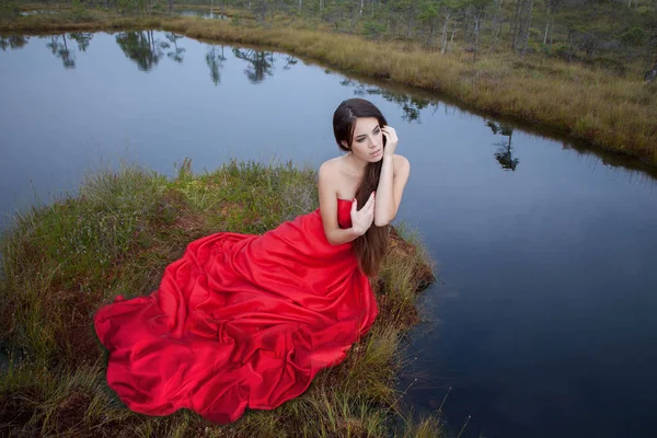 Woman posing in a bog — Stock Photo, Image