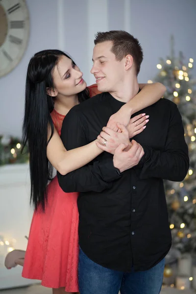 Casal celebrando o Natal — Fotografia de Stock