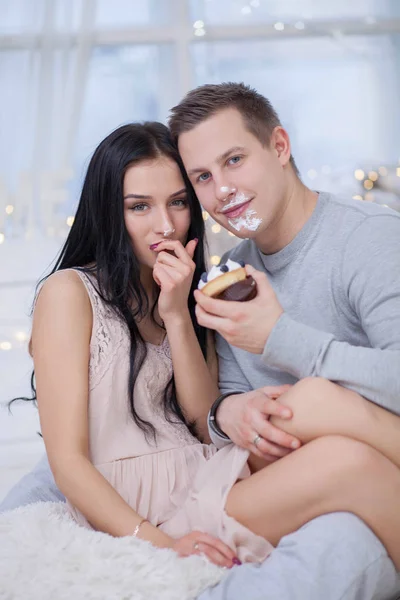 Eating sweet cake — Stock Photo, Image