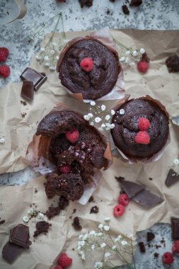 Kırmızı ve kahverengi